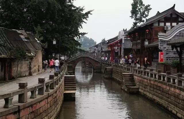 可爱吊带裙