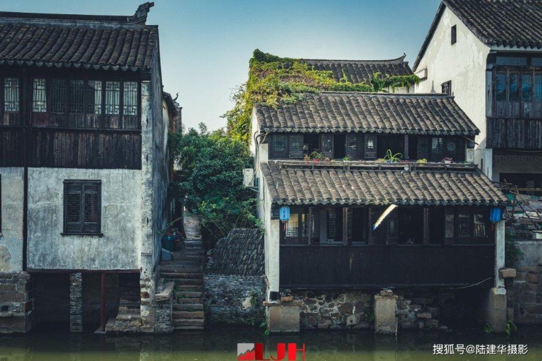 我是家里的独生子，但是家里有公司，我爸爸让我去公司做经理，但是我极度内向，毫无管理能力怎么办？游戏画面